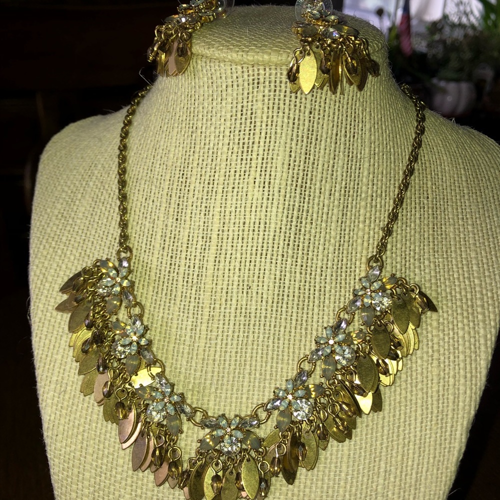 Loft necklace and earrings set like new - Picture 6 of 8